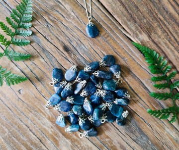 Blauwe apatiet hangers