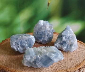 Blauwe calciet brokjes