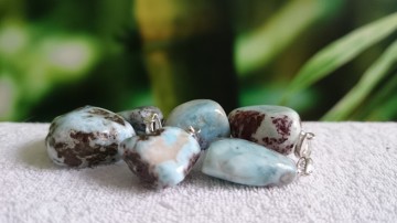 Larimar (hanger)