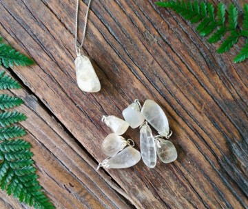 Gele fluoriet hangers