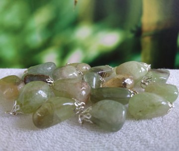 Groene calciet hanger