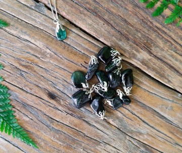 Groene toermalijn hangers